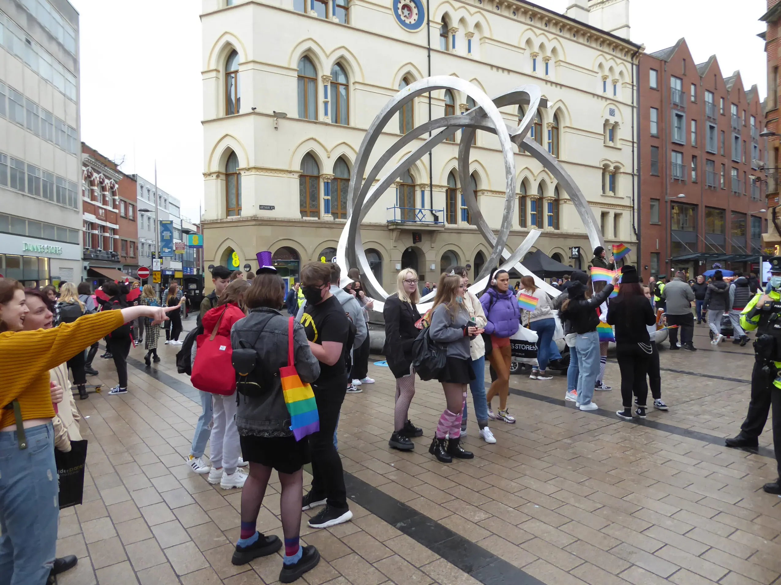 Lees meer over het artikel Straatevangelist in gesprek met lhbt-stel