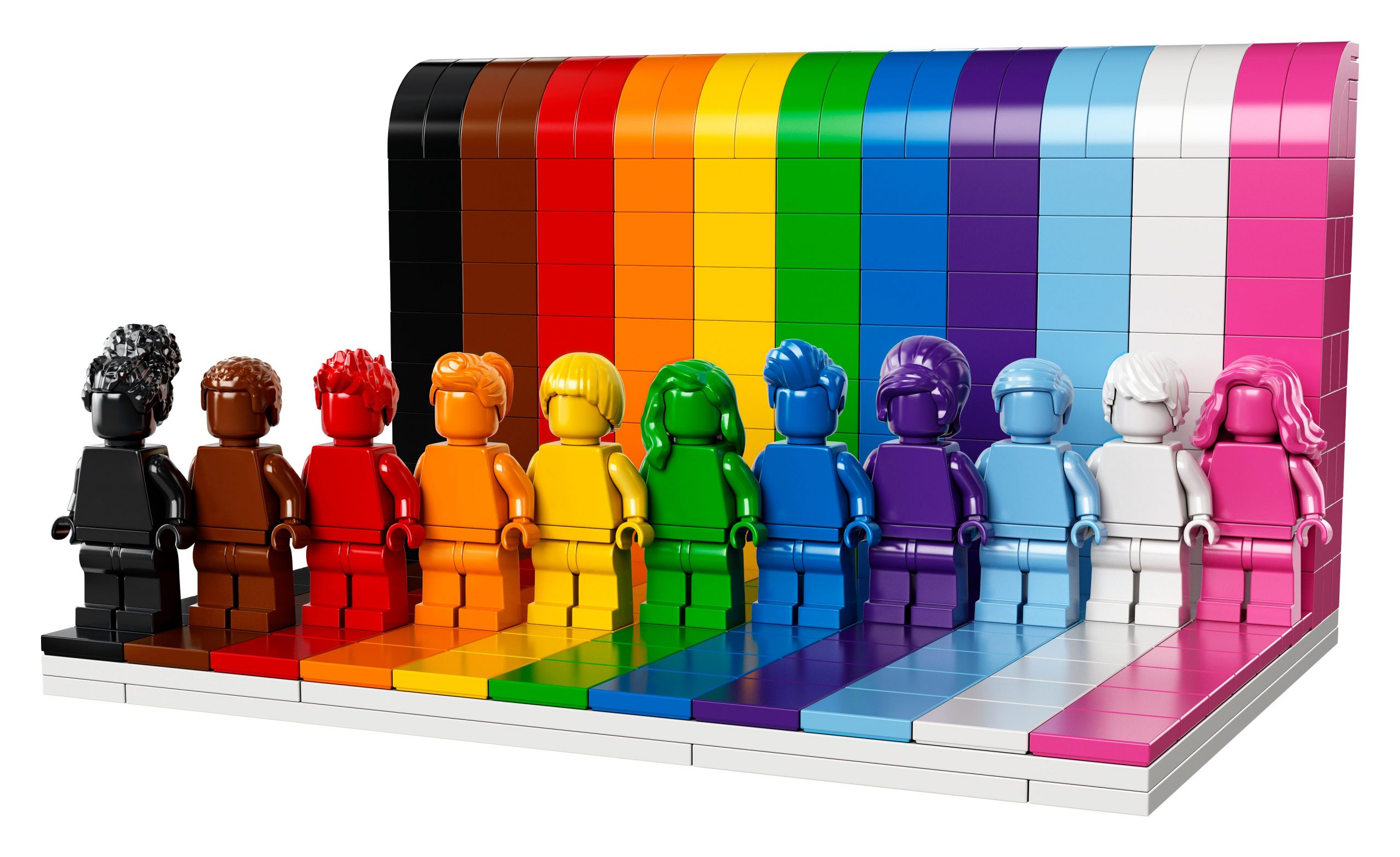 Lees meer over het artikel Over de grens:  Voormalig lhbti’ers lopen Freedom March & LEGO viert Pride-maand