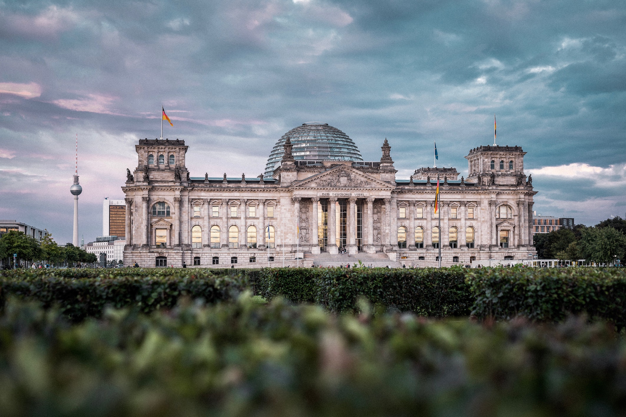 Lees meer over het artikel Over de grens: Twee transgenders in nieuwe Bundestag & rooms-katholiek protest tegen film