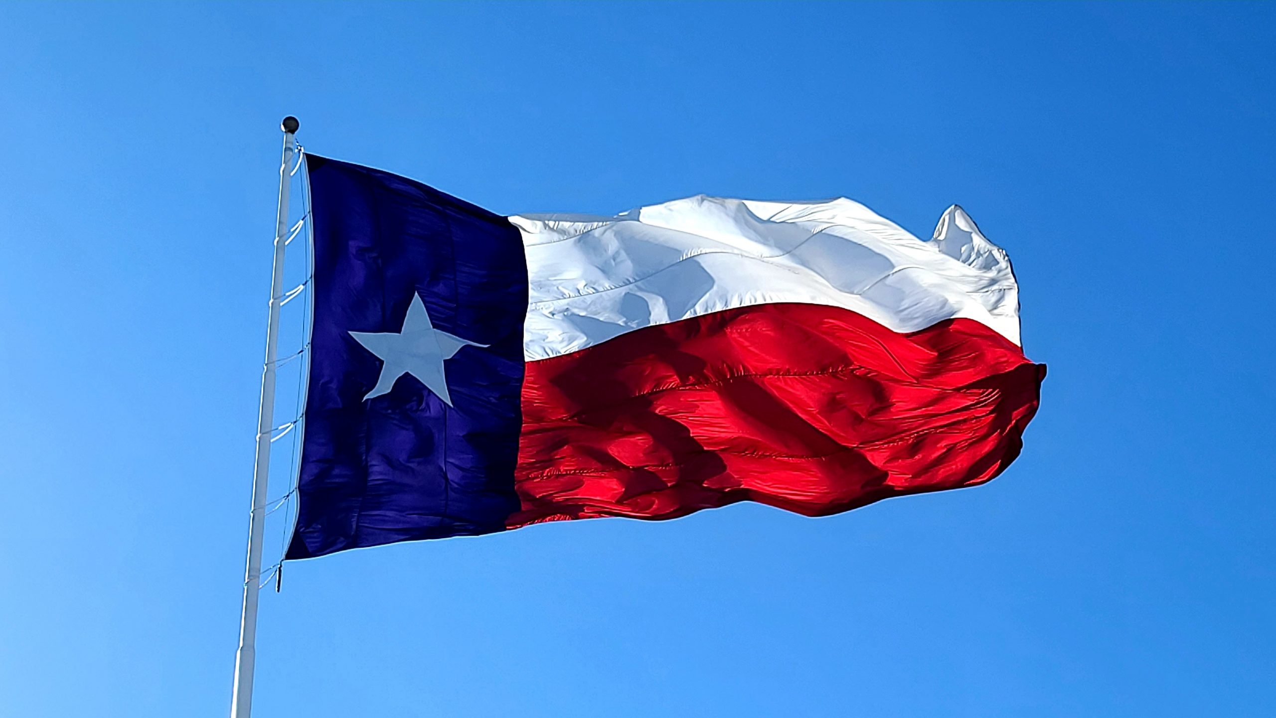 Lees meer over het artikel Over de grens: Strenge abortuswet in Texas & OnlyFans verwijdert porno
