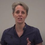 Over de grens: Britse professor onder vuur om genderstandpunt & LEGO vanaf nu genderneutraal