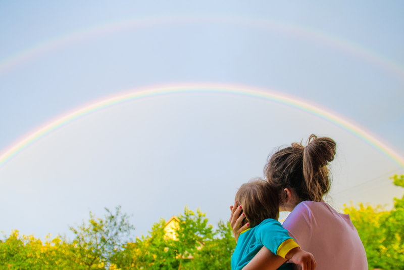 Lees meer over het artikel Commentaar: Kinderen opvoeden in regenboogtijd