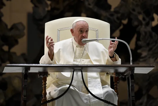 Paus spreekt tot seminaristen