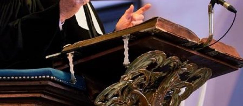 Predikant op de preekstoel