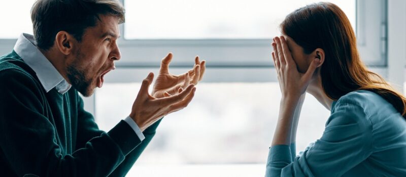Man en vrouw maken ruzie. Bron: Canva.