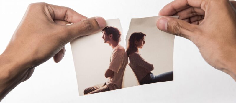 Echtscheiding, foto scheuren. Bron: Freepik, Gratis