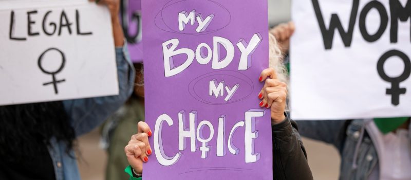 Vrouwen protesteren voor abortus. Bron: Freepik.