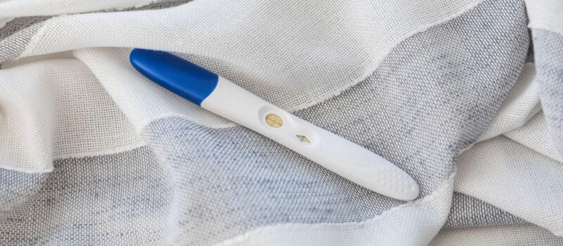 top-view-pregnancy-test_Freepik